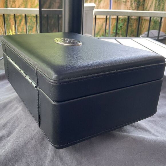 Thompson and Co Inc Leather Humidor - Picture 6 of 9